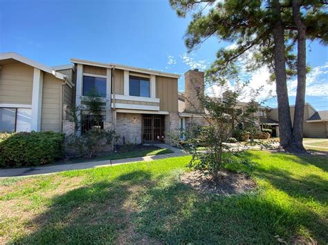 Apartments for Rent in 77035 .
